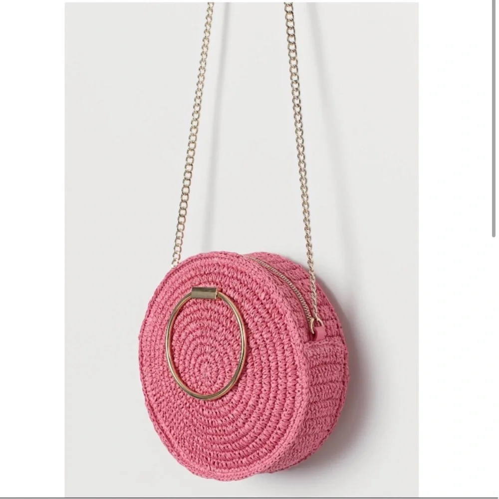Round straw shoulder bag - Picture 2 of 5